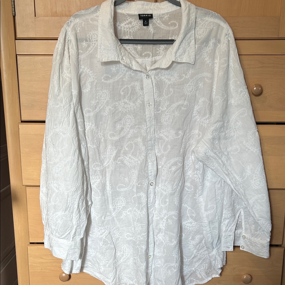 Torrid White Textured Button-Up Blouse